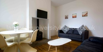 Lounge/ Dining Room 
