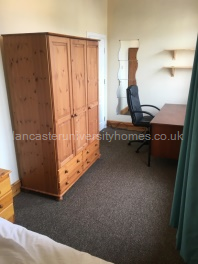 top-floor bedroom no2