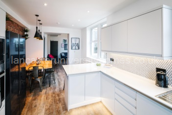 Kitchen / dining 