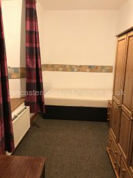 top-floor bedroom no2