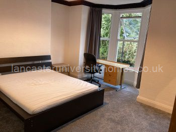 Middle floor, front bedroom - absolutely huge! Very big wardrobe and a new desk since this pic was taken