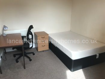 Middle floor, back bedroom. 