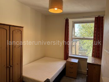 Middle floor, back bedroom